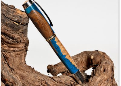 Füllfederhalter gedämpfte Akazie und blaues Kunstharz  Länge geschlossen: 14,5 cm Länge offen:  13 cm